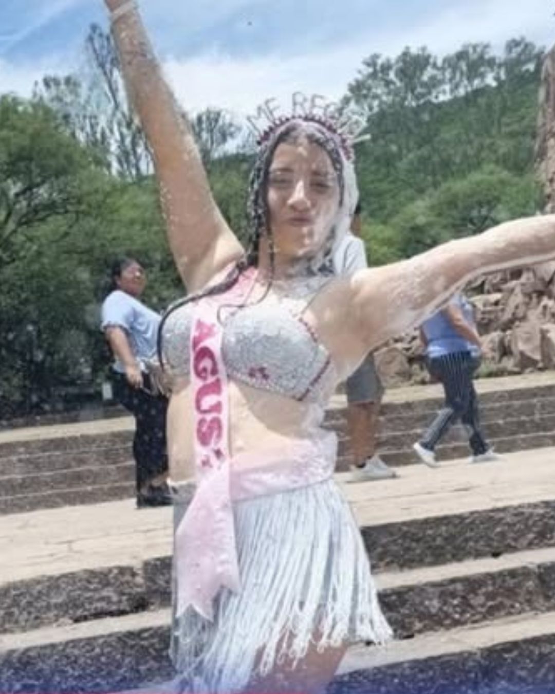 JOVEN PAGABA SU CARRERA VENDIENDO EMPANADAS Y LOGRÓ RECIBIRSE