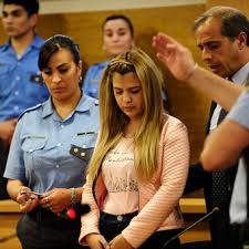 USÓ UNA TIJERA DE PODAR Y LE AMPUTÓ LOS GENITALES A SU AMANTE