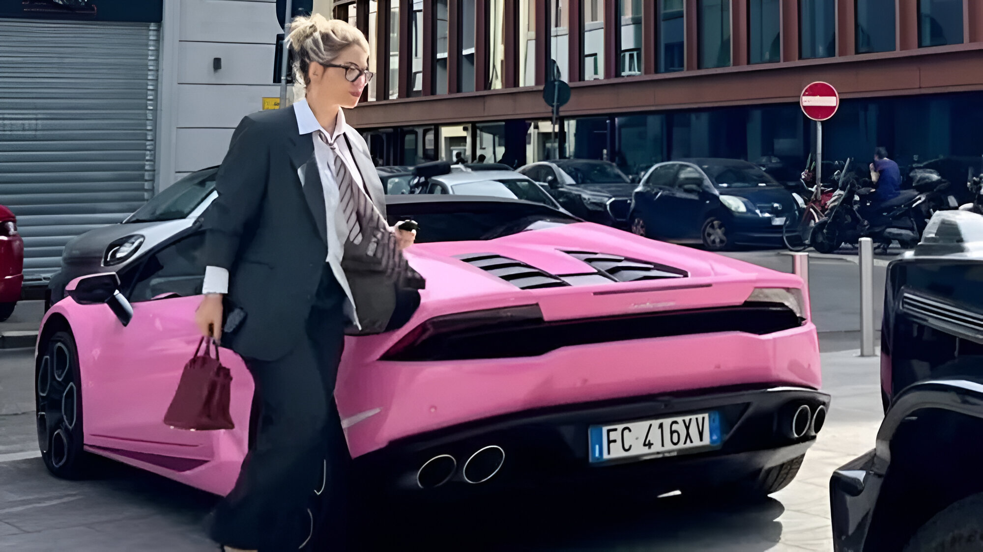 Wanda Nara llegó en Lamborghini rosa a la audiencia de divorcio y le exige a Icardi US$30 mil de cuota alimentaria